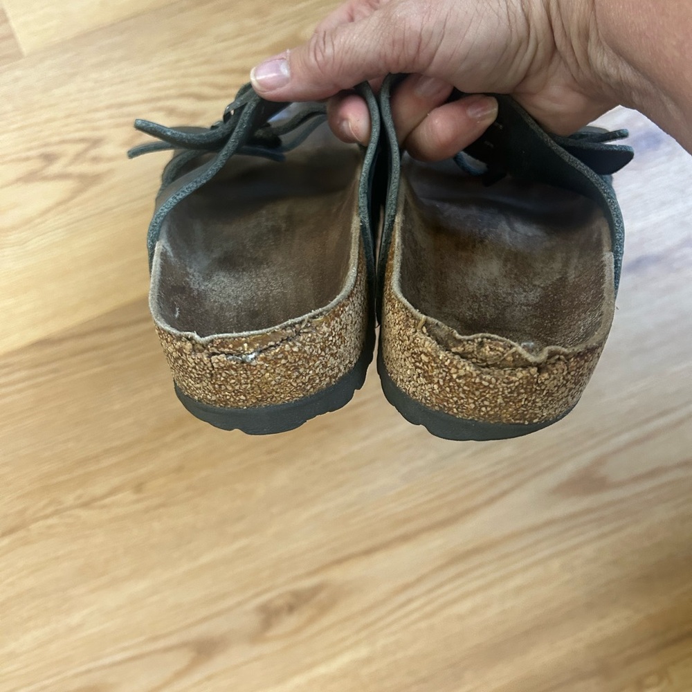 Well loved Florida Soft Footbed Birks with still a lot of life left in them🖤😌 - Picture 5 of 12